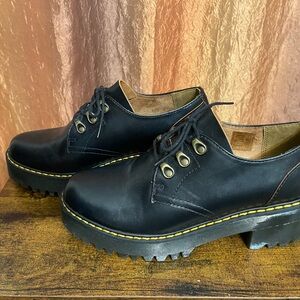 Dr. Martens Leona Lo size 9 U.S.